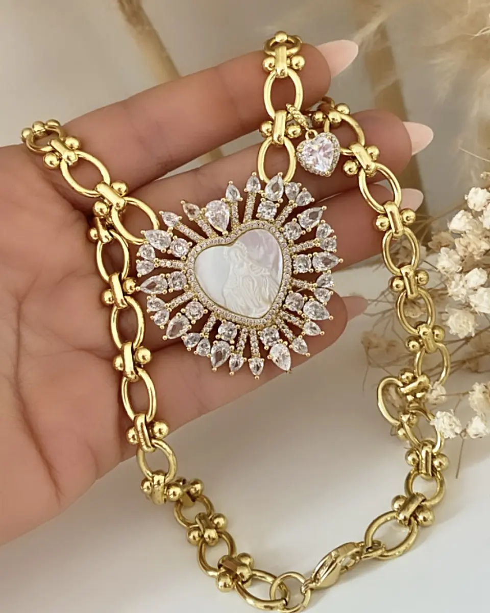 Collar maxi eslabones Corazón Virgen Nácar cristales gold 3