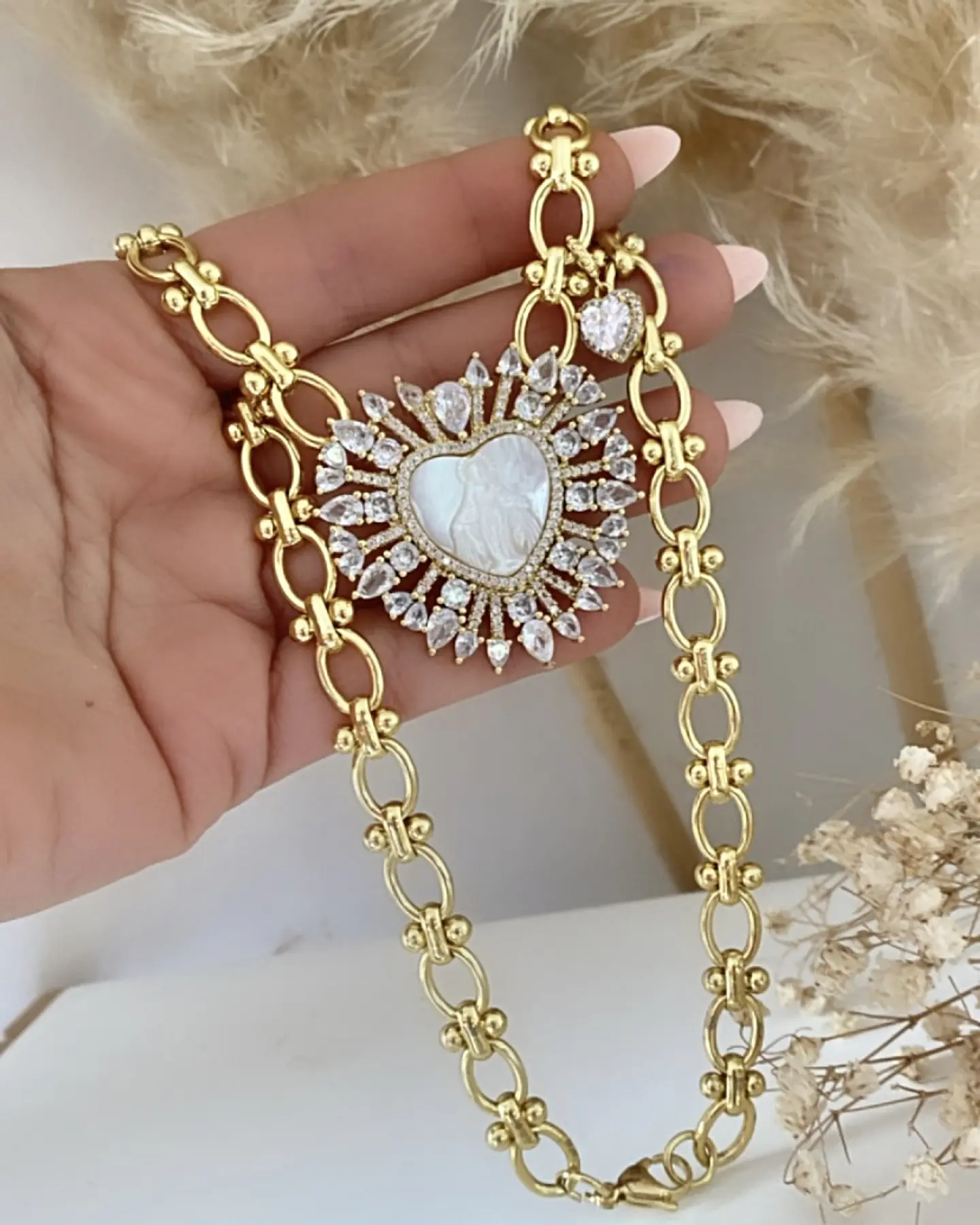 Collar maxi eslabones Corazón Virgen Nácar cristales gold 5