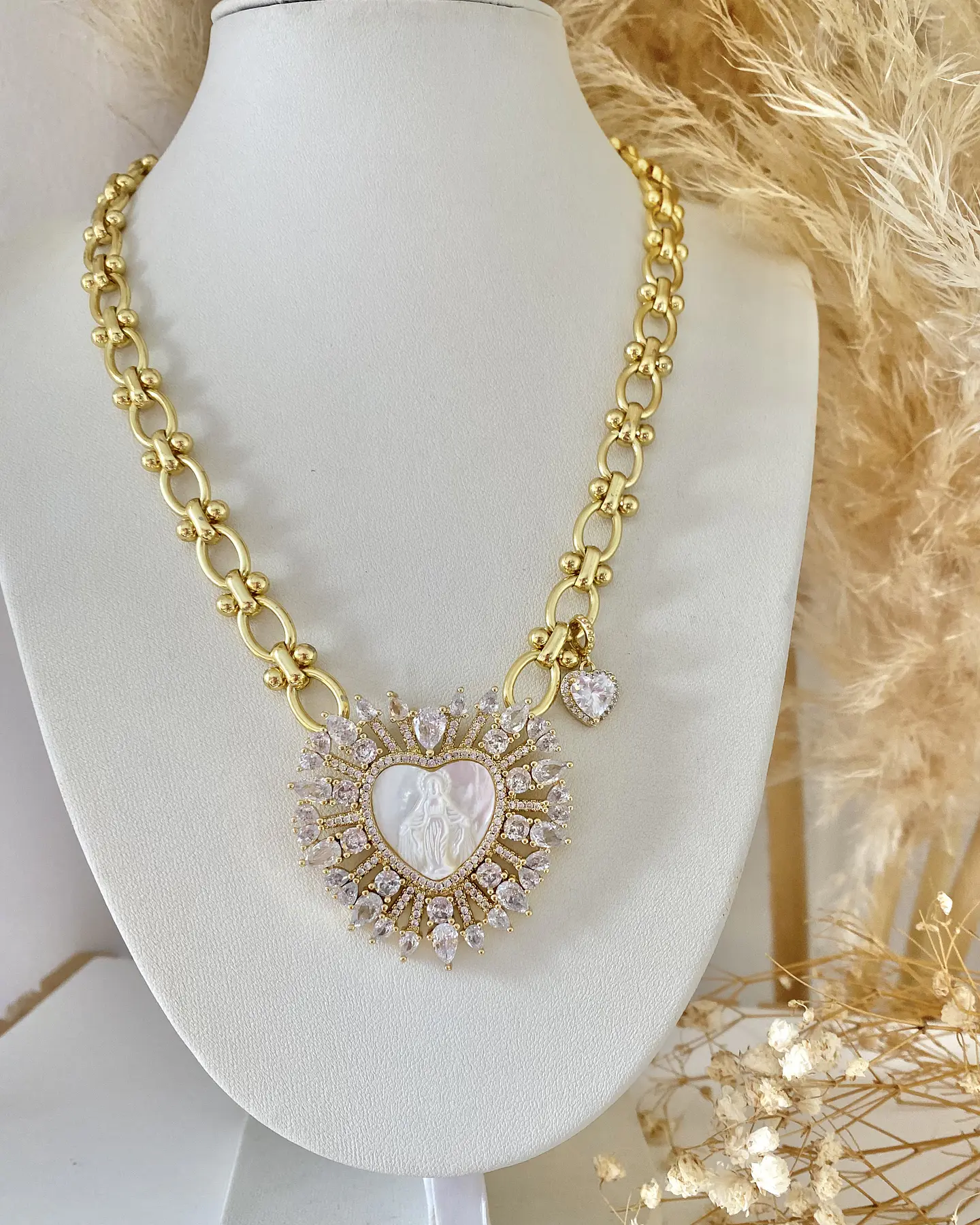 Collar maxi eslabones Corazón Virgen Nácar cristales gold 4