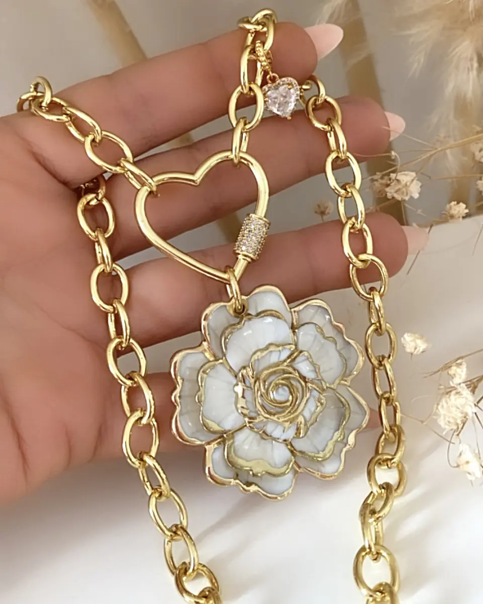 Collar Maxi Camelia Nácar Conector Corazón gold 2