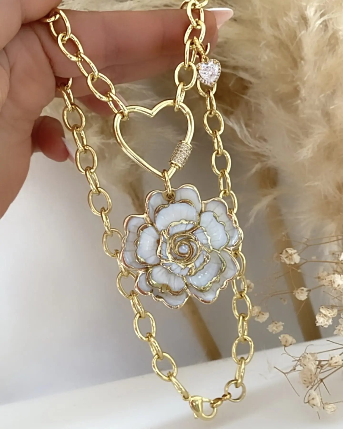 Collar Maxi Camelia Nácar Conector Corazón gold 1