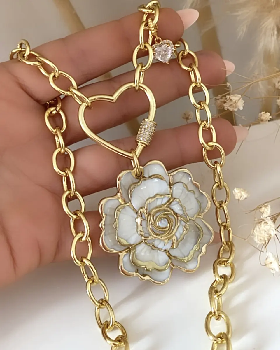 Collar Maxi Camelia Nácar Conector Corazón gold 6
