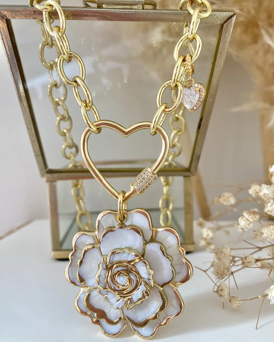 Collar Maxi Camelia Nácar Conector Corazón gold 3