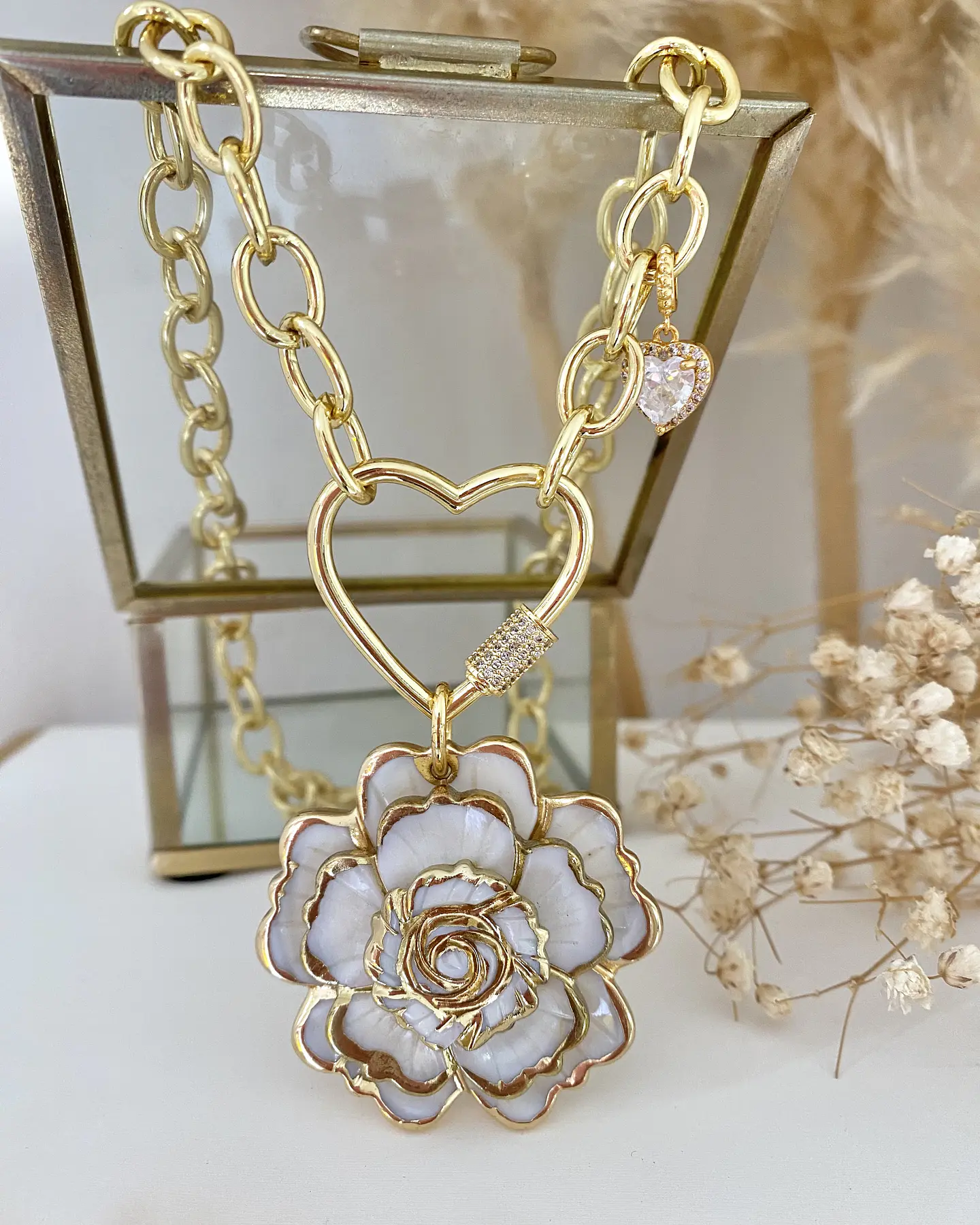 Collar Maxi Camelia Nácar Conector Corazón gold 5