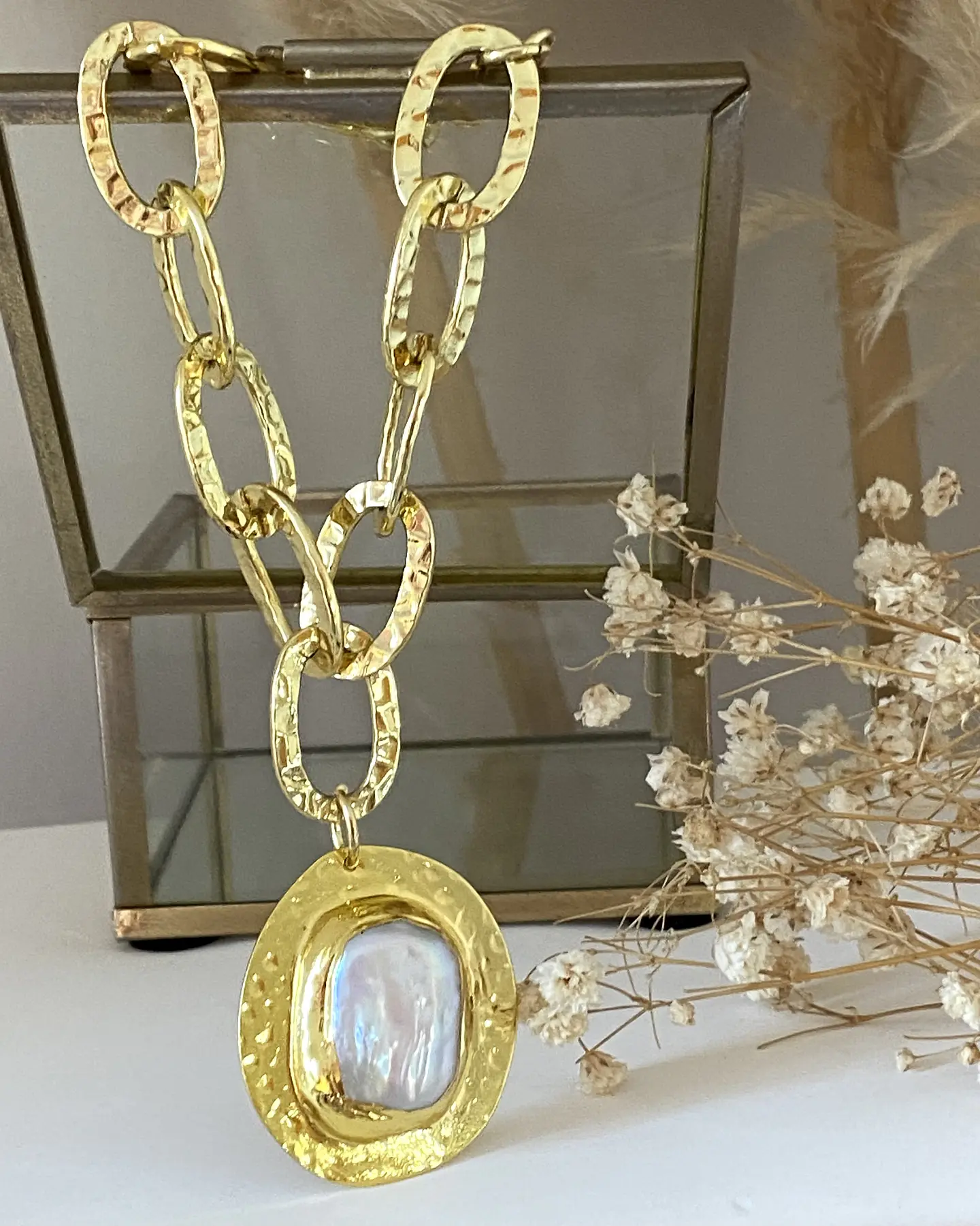 Pulsera Maxi Medallón Nácar Eslabones Martillados 2