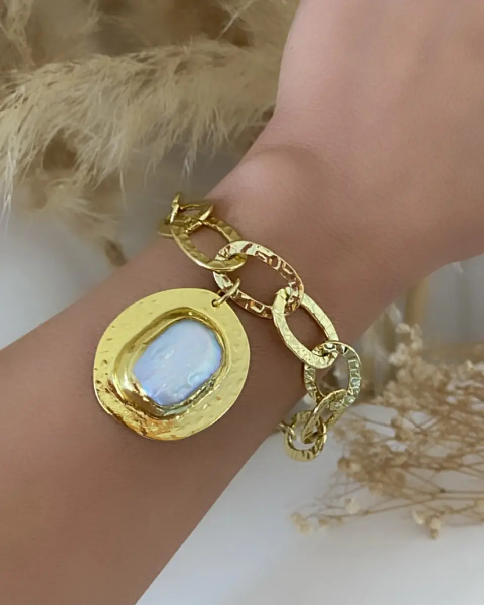 Pulsera Maxi Medallón Nácar Eslabones Martillados 3