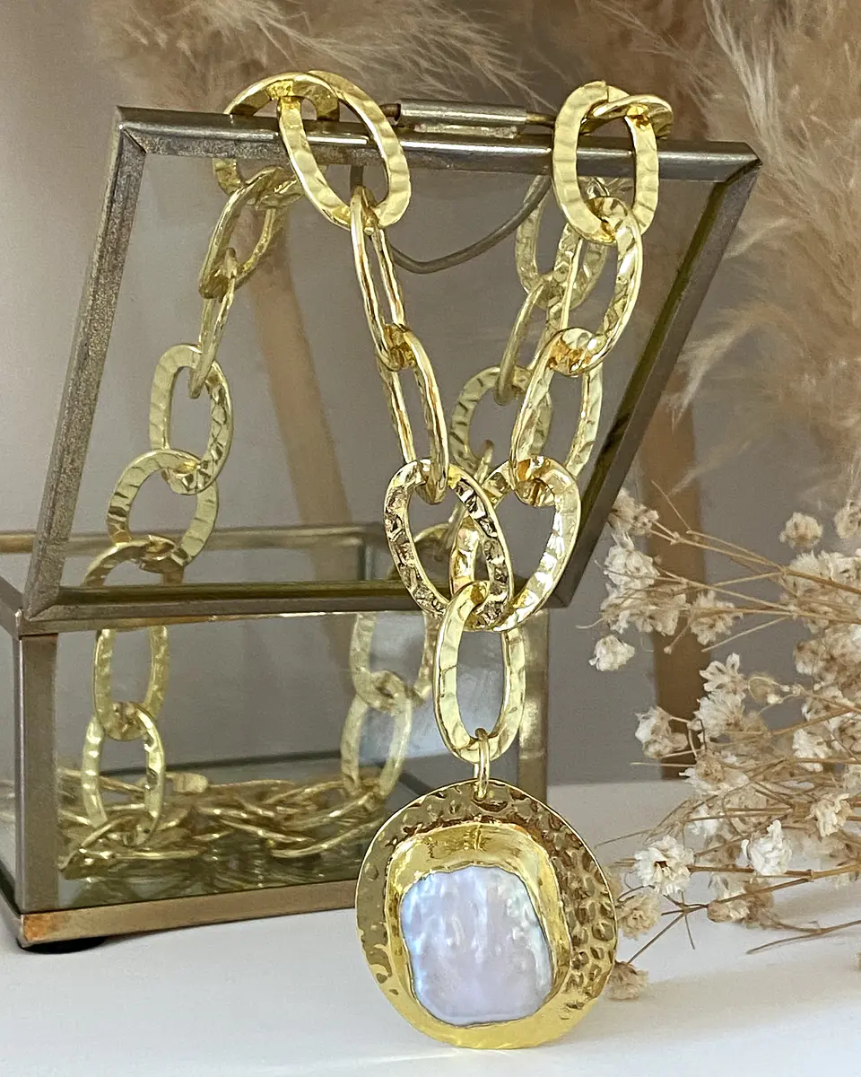 Collar Maxi medallón Nácar Maxi Eslabones Martillados gold 8