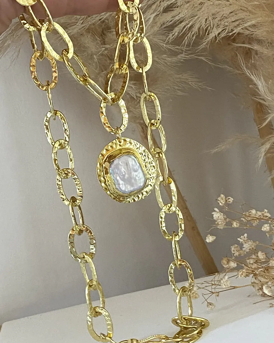 Collar Maxi medallón Nácar Maxi Eslabones Martillados gold 2