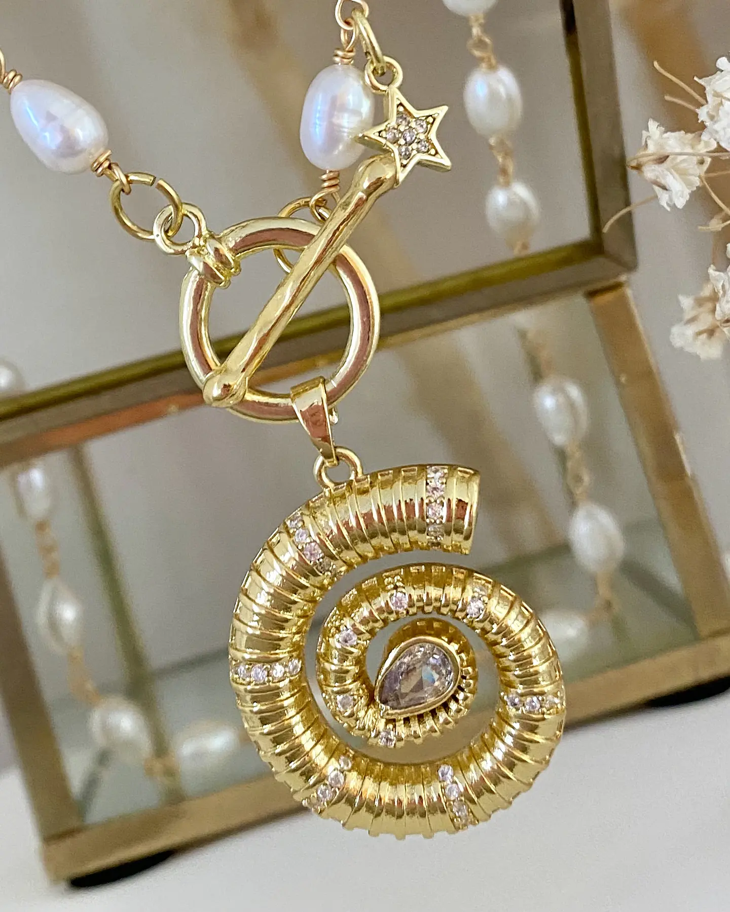 Collar Caracola  Perlas de Río gold 8