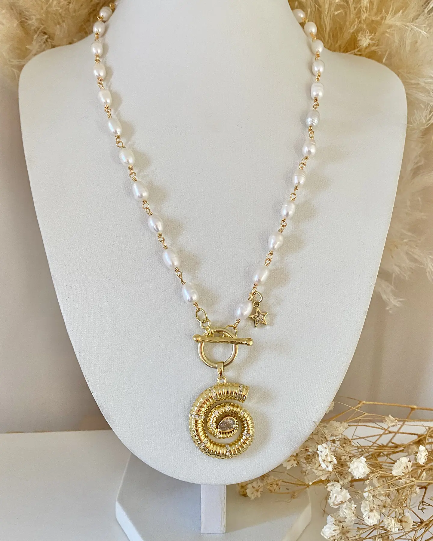 Collar Caracola  Perlas de Río gold 9