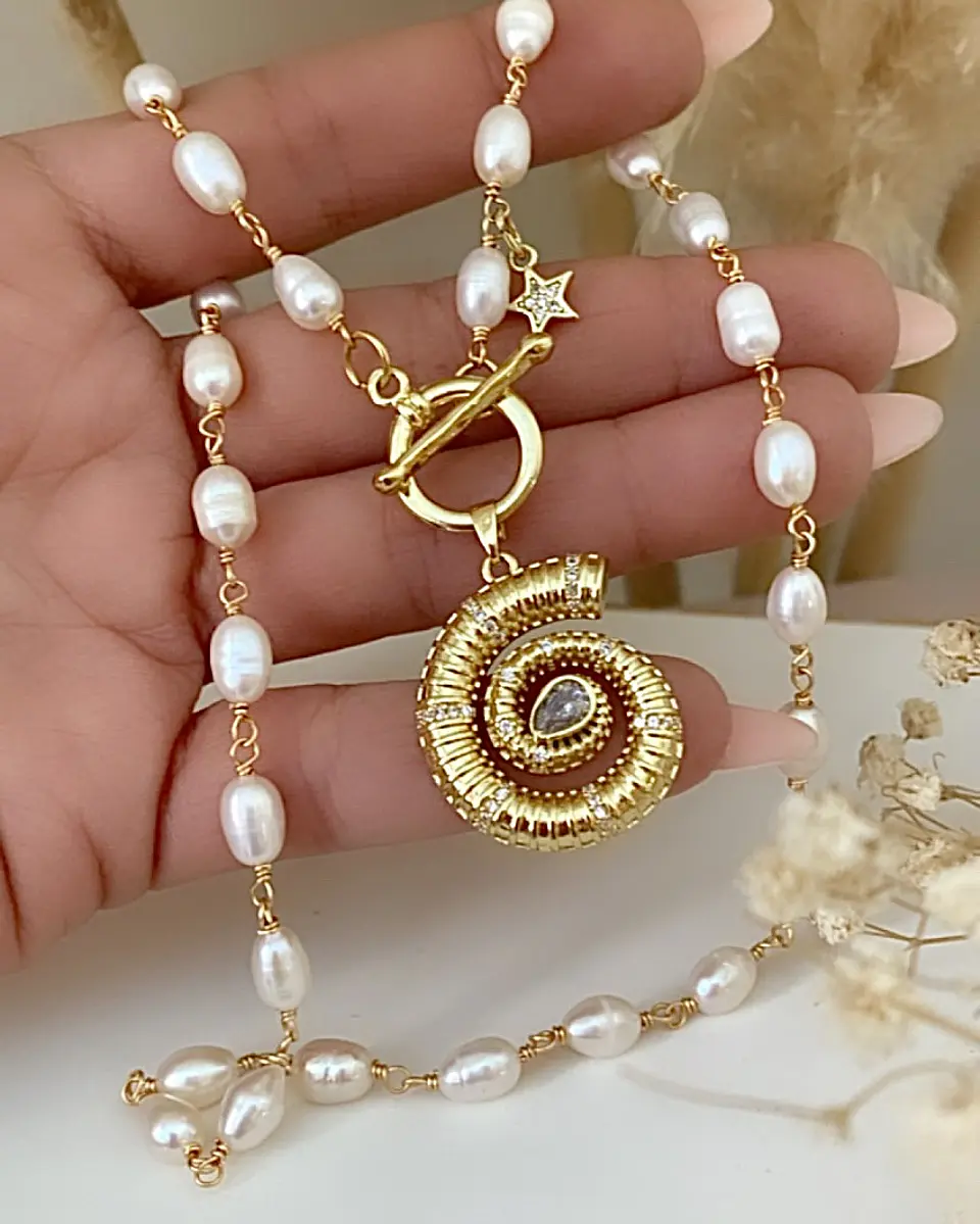 Collar Caracola Perlas de Río Gold 2