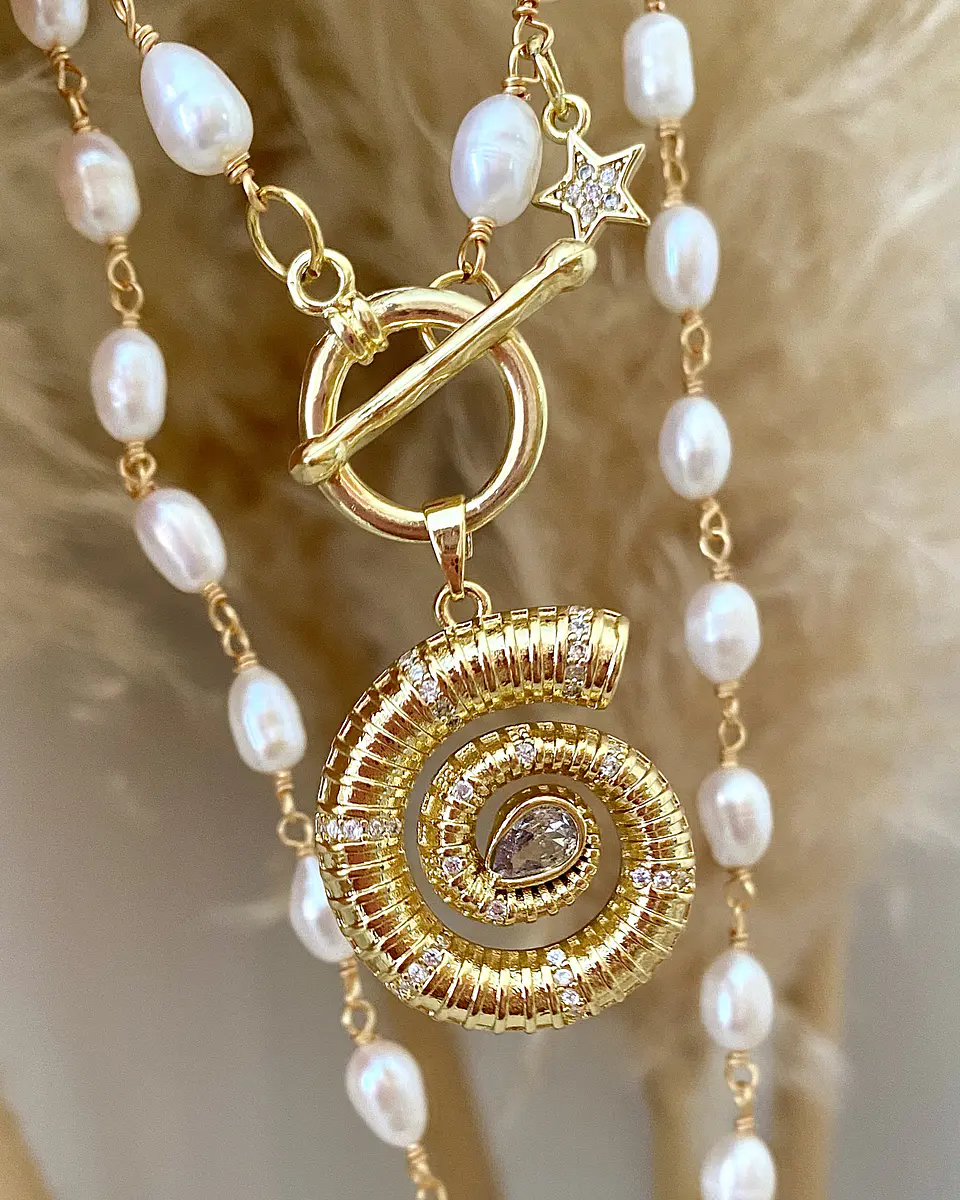 Collar Caracola Perlas de Río Gold 7