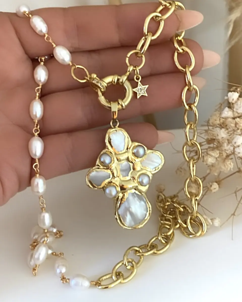 Collar  Cruz Nácar Perlas gold 1