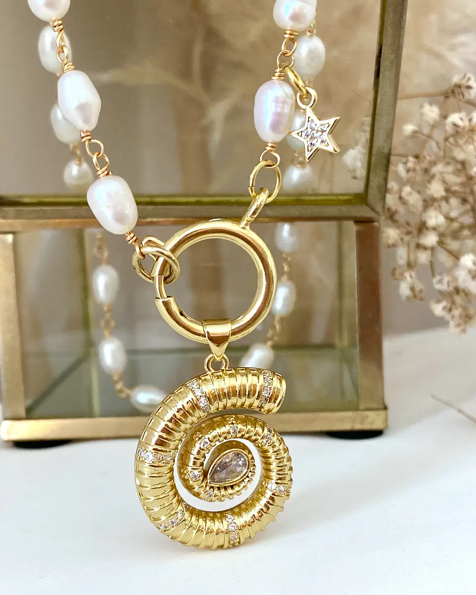 Collar Caracola Perlas de Río Gold  3