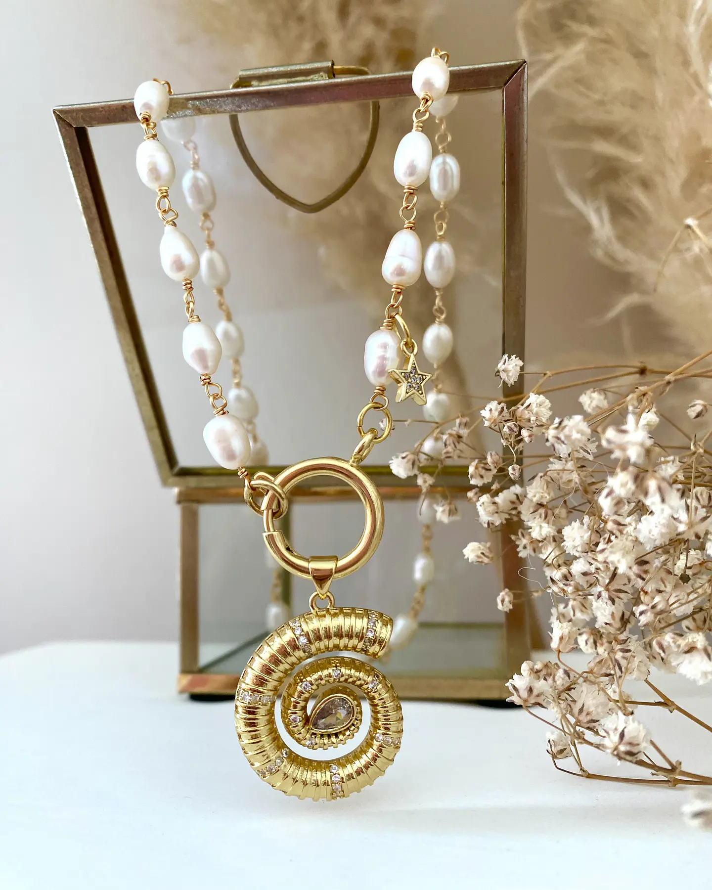 Collar Caracola Perlas de Río Gold  4