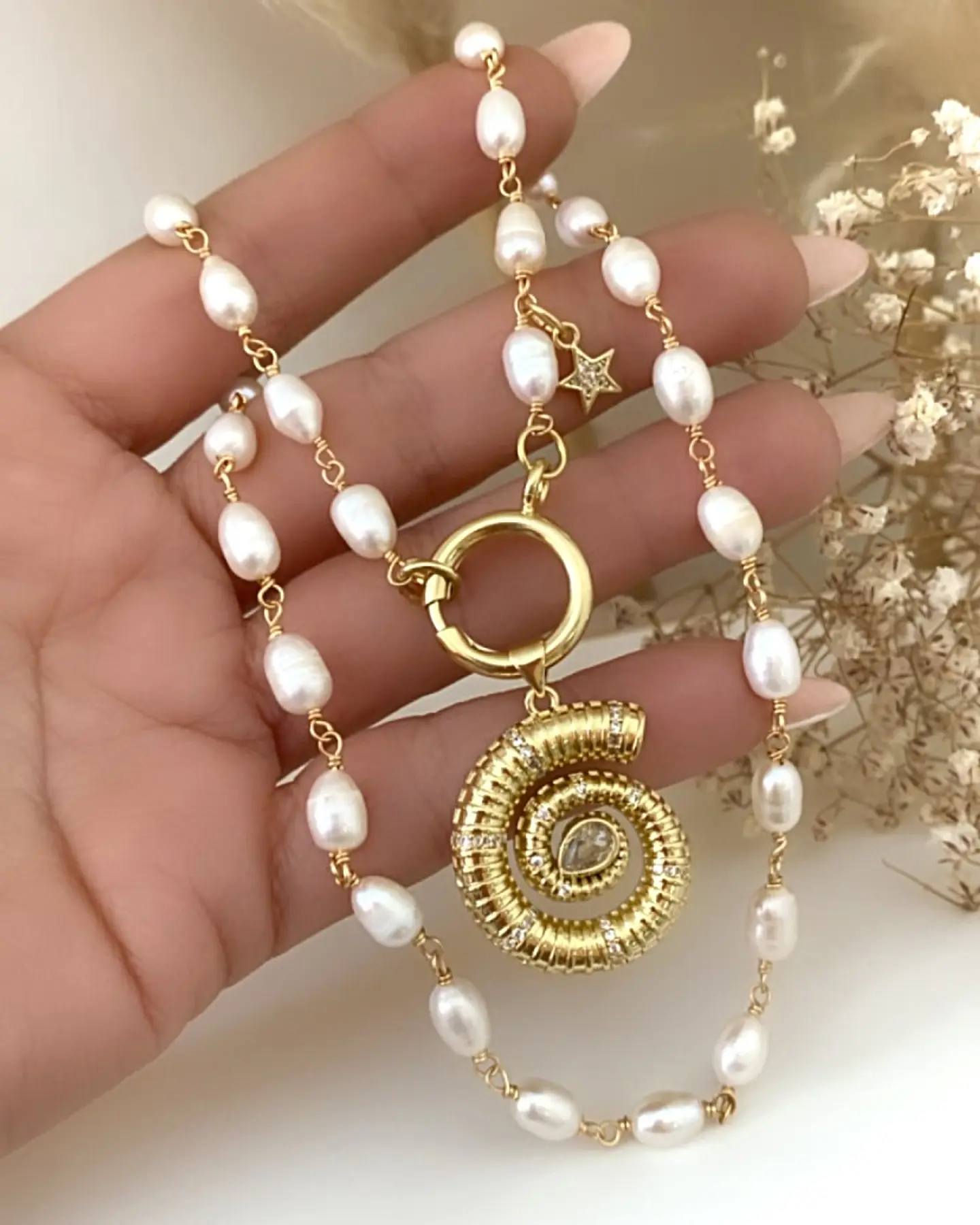 Collar Caracola Perlas de Río Gold  6