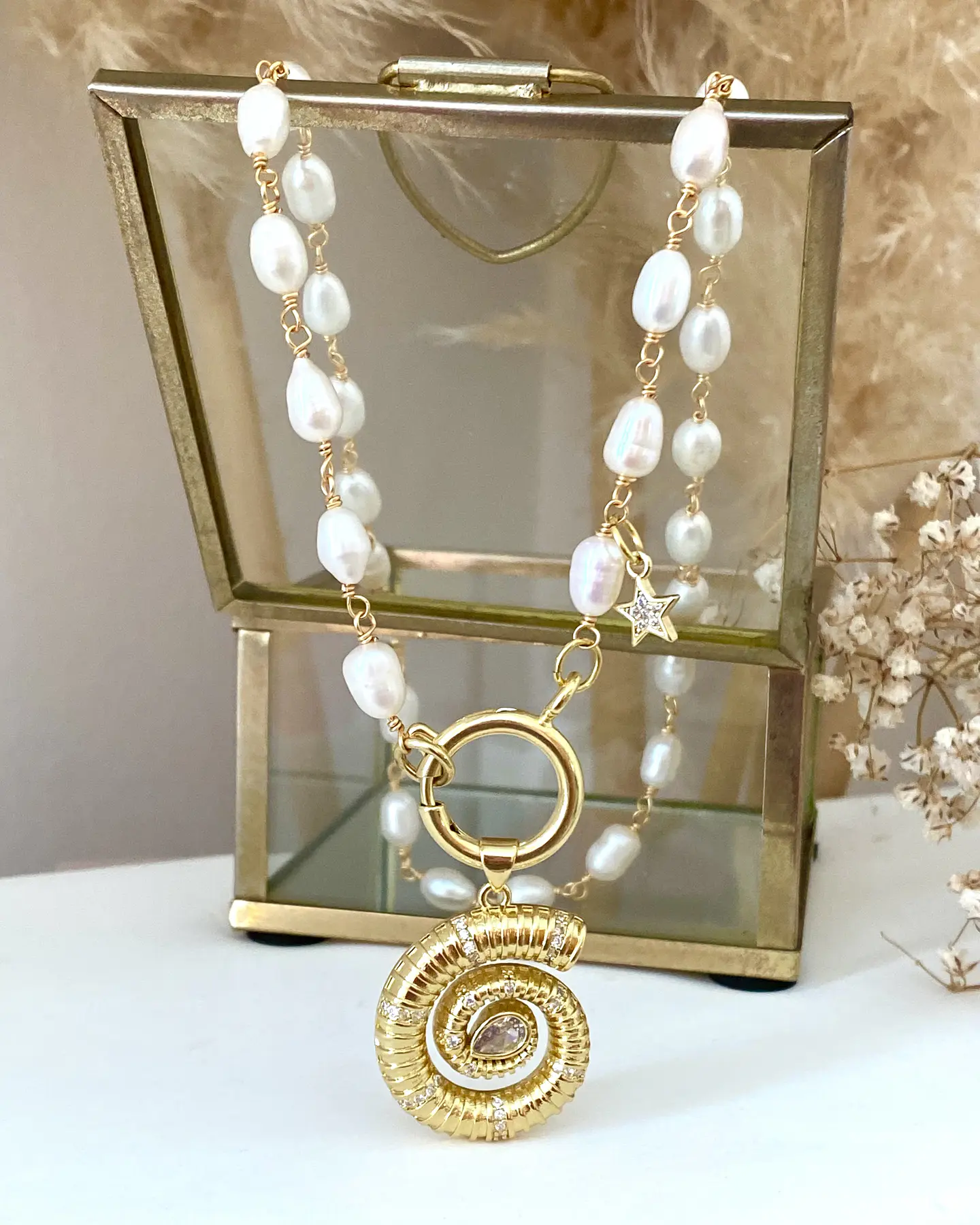 Collar Caracola Perlas de Río Gold  9