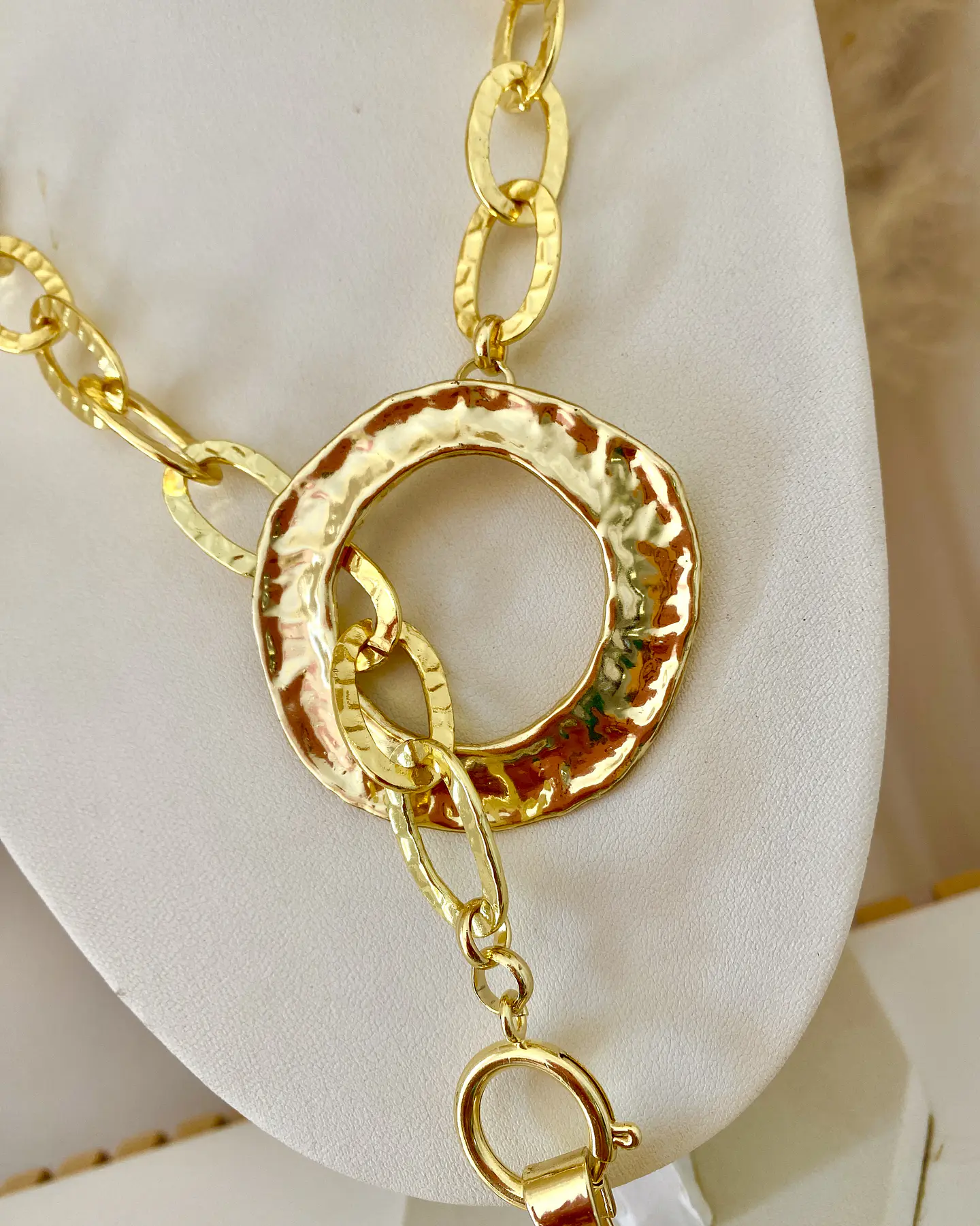 Collar Maxi Corazon Entrelazado con Maxi Conector Circulo 9