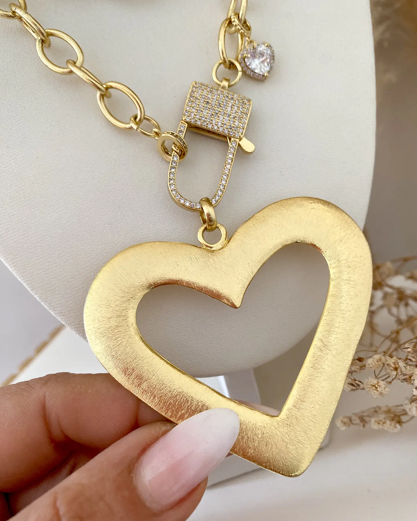 Collar XL Maxi Corazon Silueta Macizo Broche Luxury candado gold 3