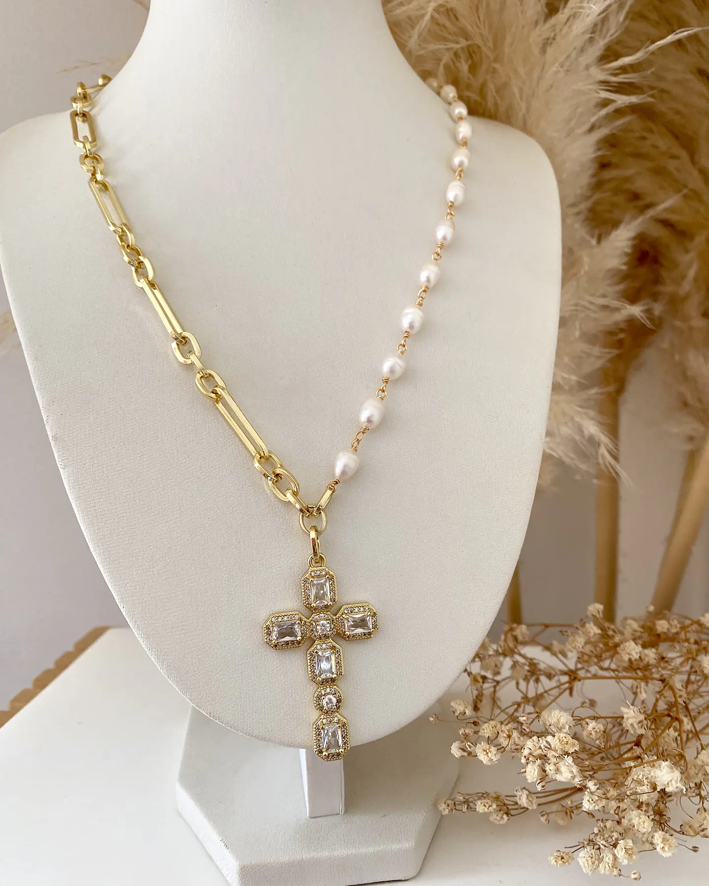 Collar Cruz Cristales Circones Perlas de río gold  5