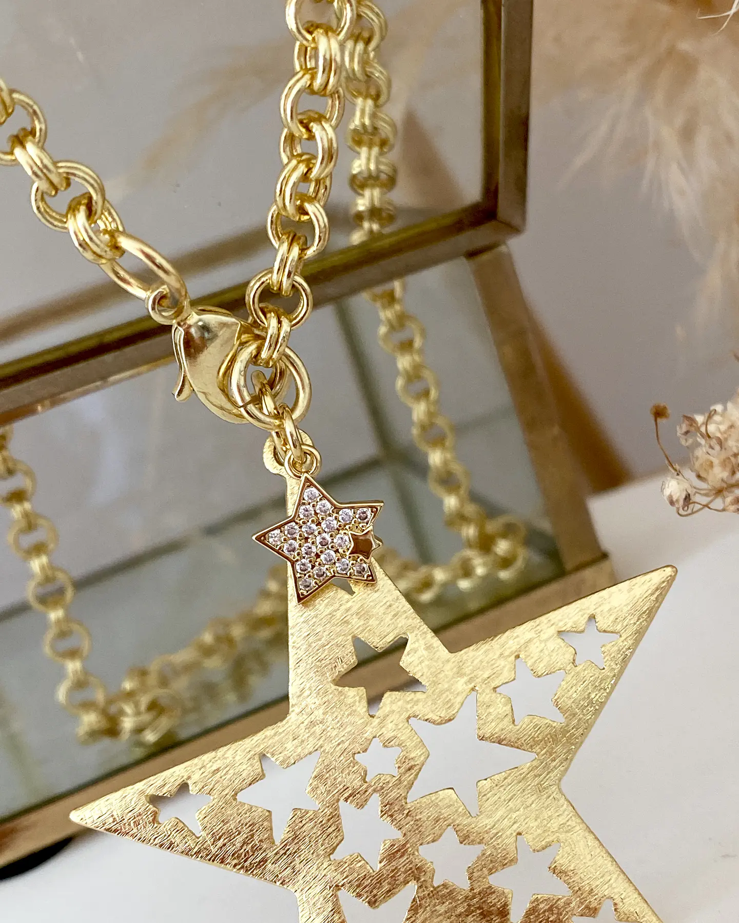 Collar Maxi Estrella Calada eslabones dobles y punto luz gold 8