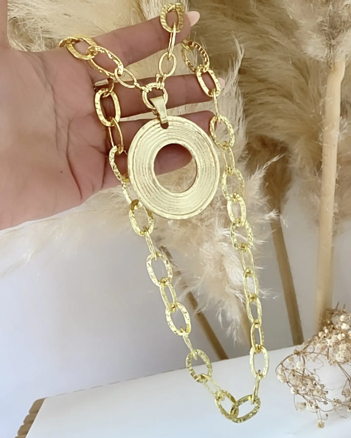 Collar Maxi Medallón Círculo Silueta maxi eslabones martillados gold 2