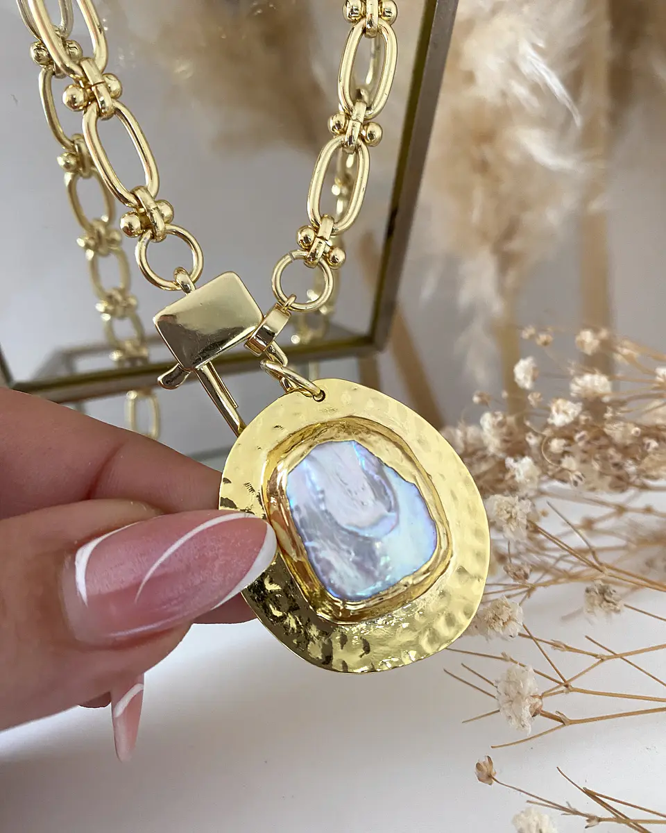 Collar Medalla Martillada Perla eslabones mixtos gold  3