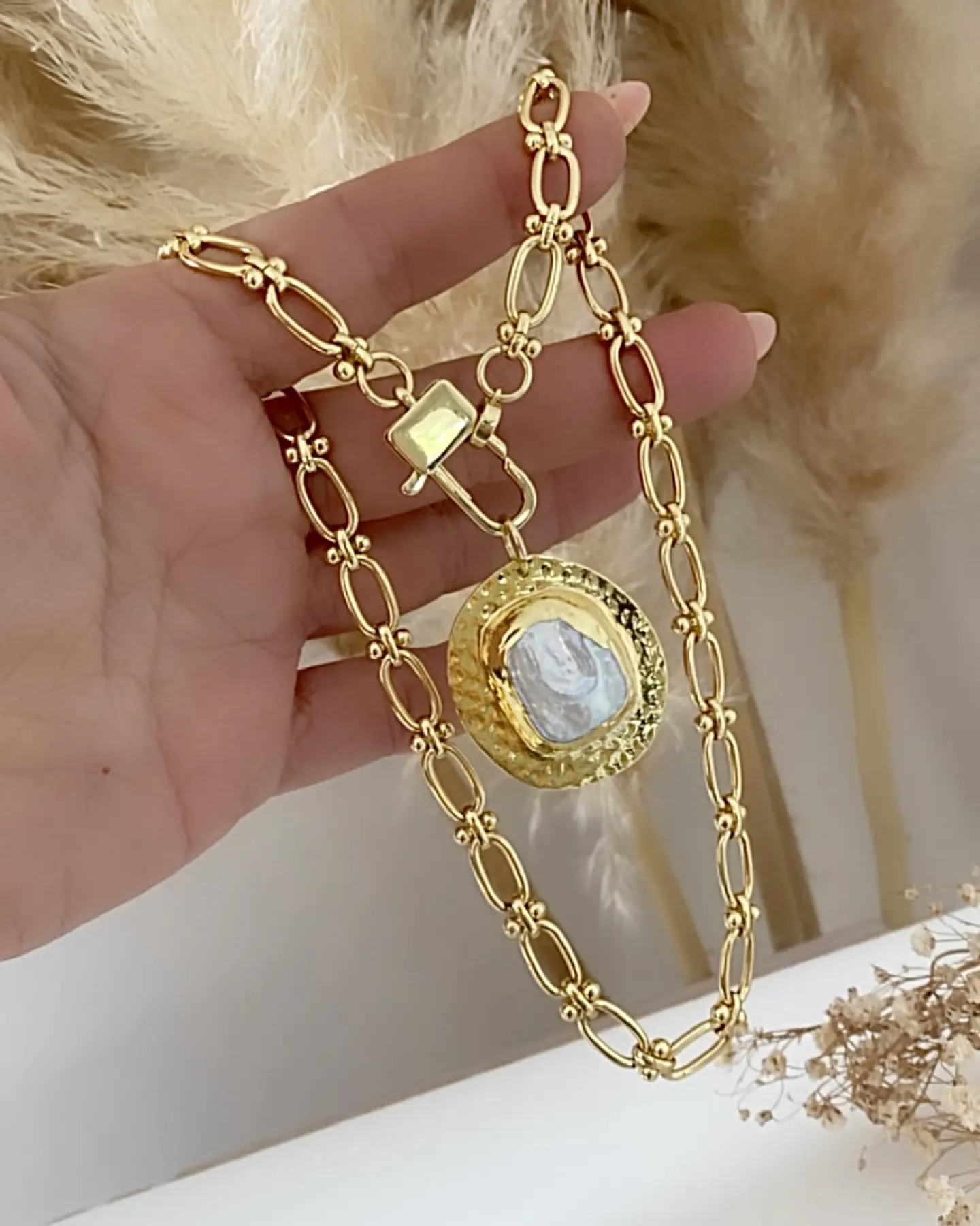 Collar Medalla Martillada Perla eslabones mixtos gold  4
