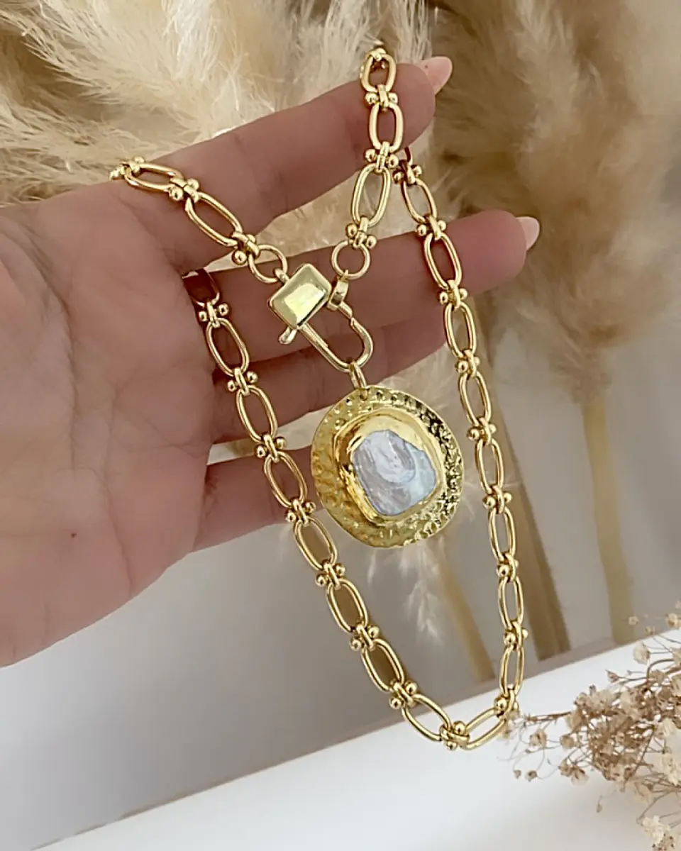 Collar Medalla Martillada Perla eslabones mixtos gold  4