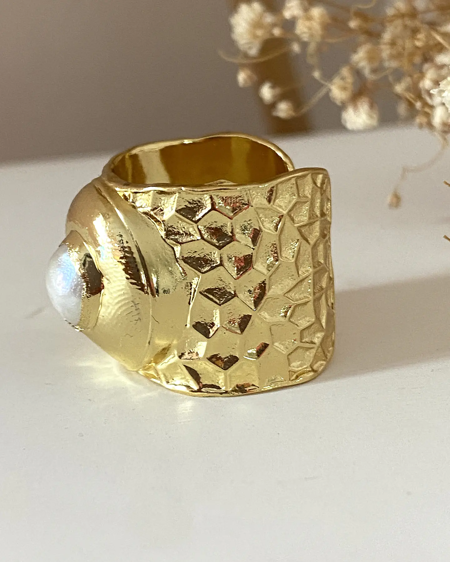 Anillo Martillado Perla Gold 2