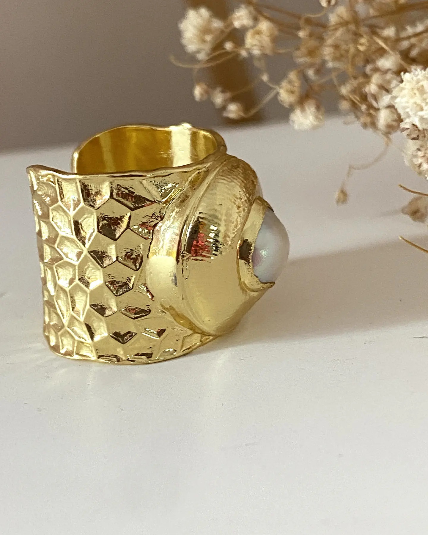 Anillo Martillado Perla Gold 3