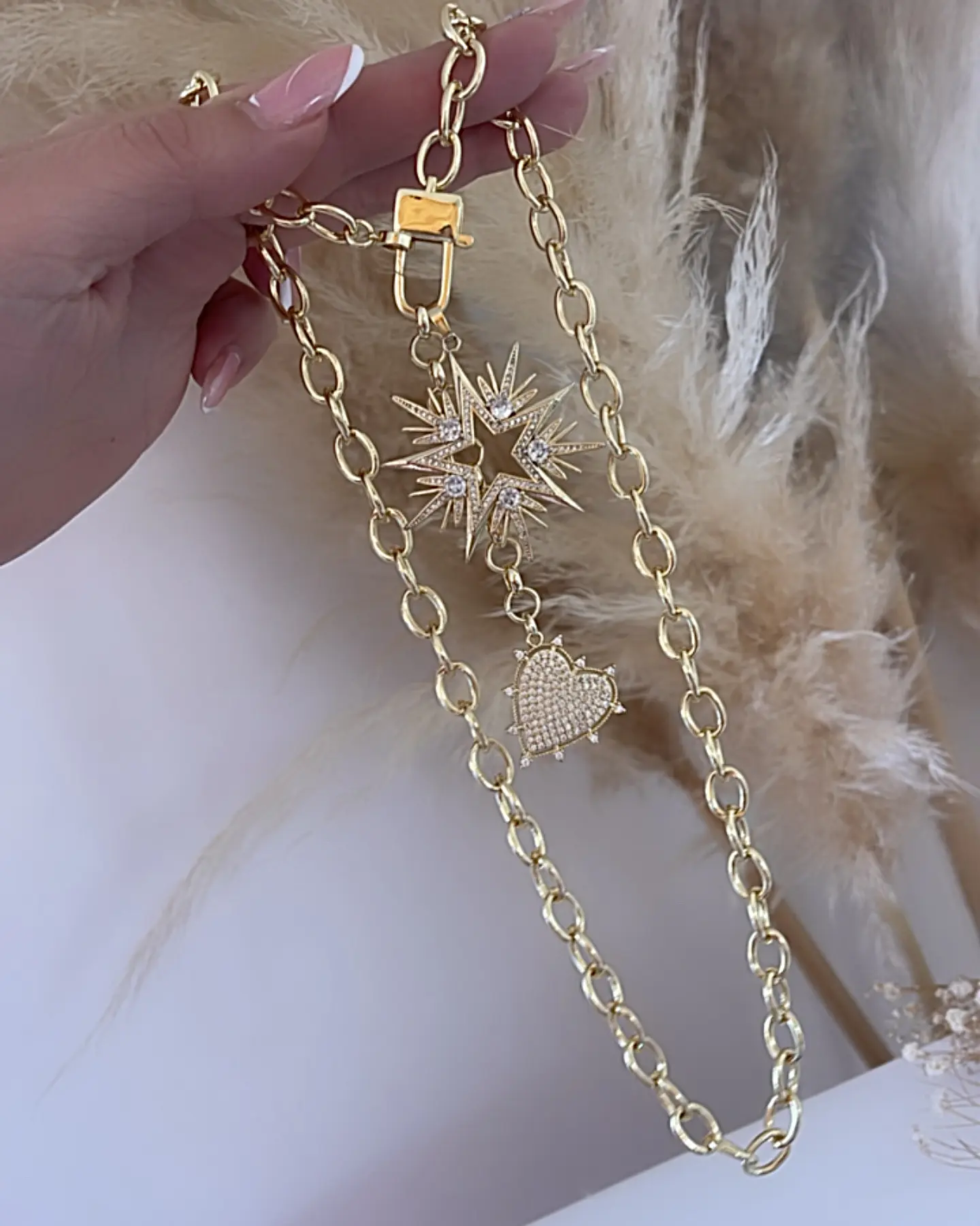 Collar Maxi Estrella de 10 puntas Cristales y Charm Corazón gold 4