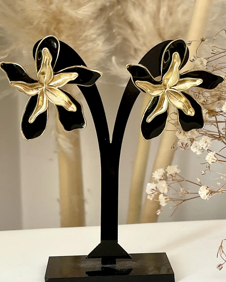 Aros Magnolia Black and Gold 1