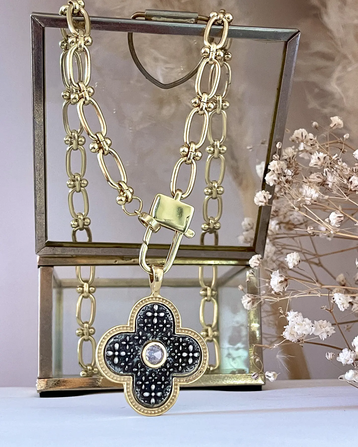 Collar Flor Repujada Circon Bicolor broche  2