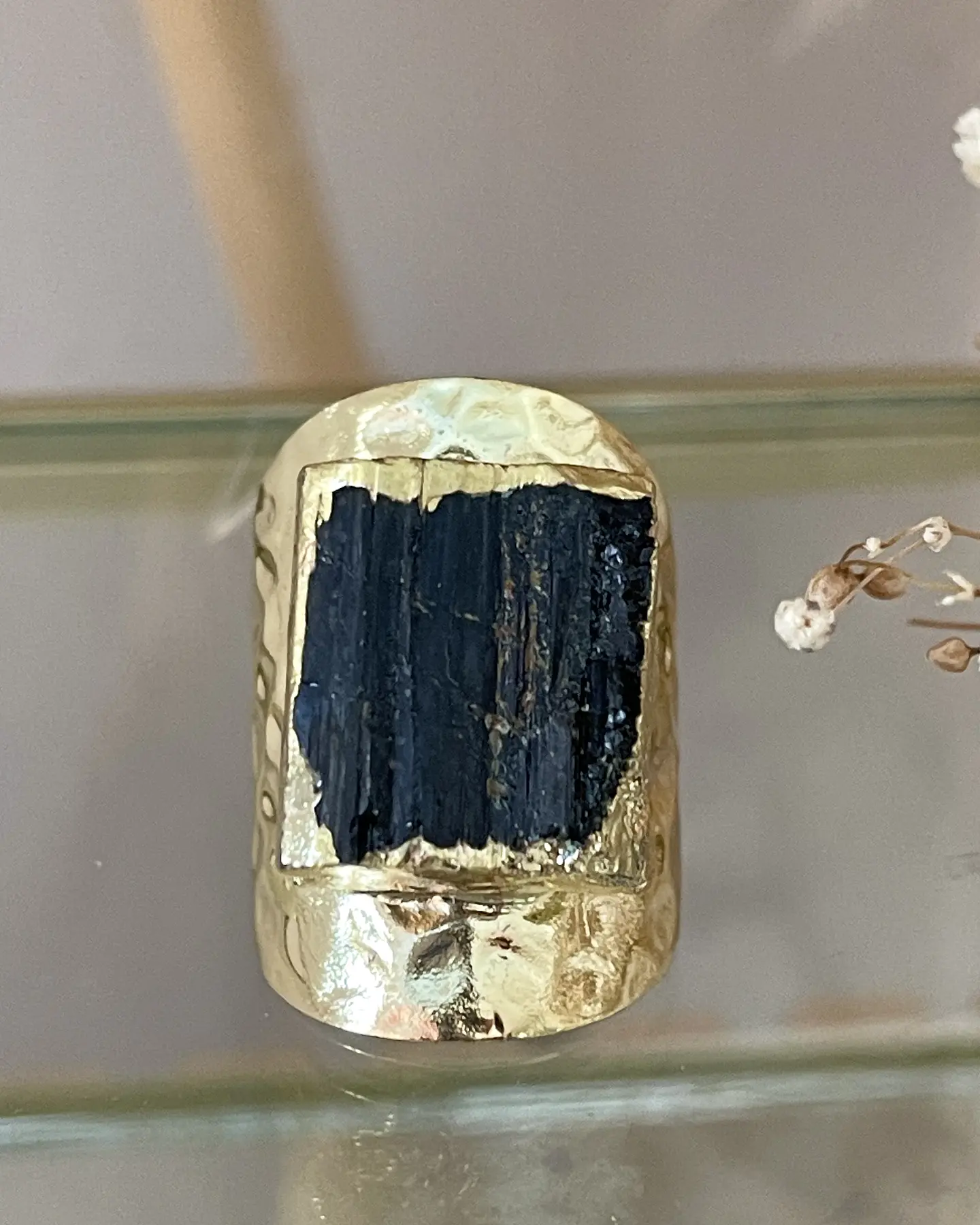 Anillo Turmalina Protección Efecto Martillado Gold 2