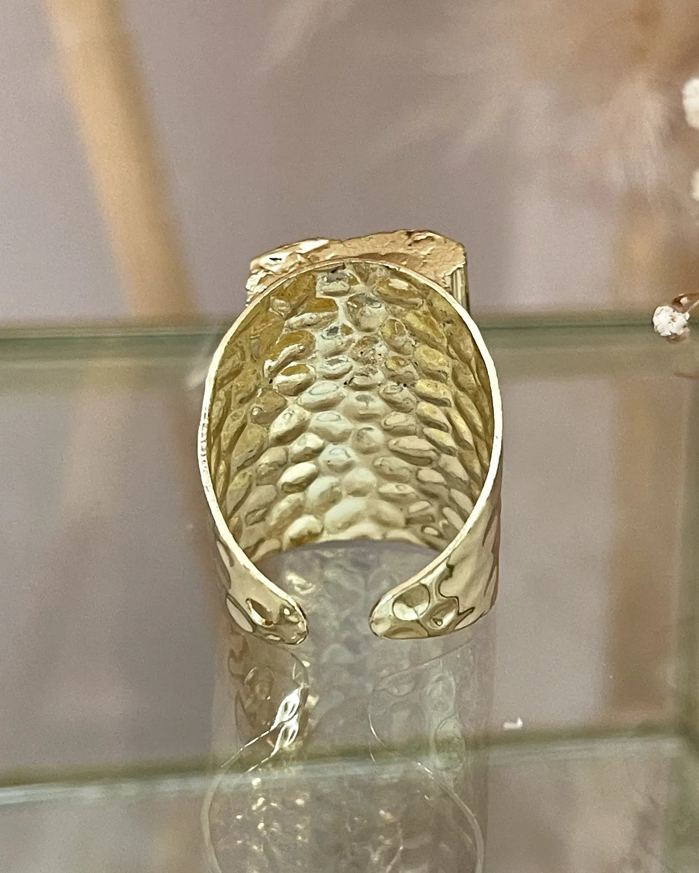 Anillo Turmalina Protección Efecto Martillado Gold 4
