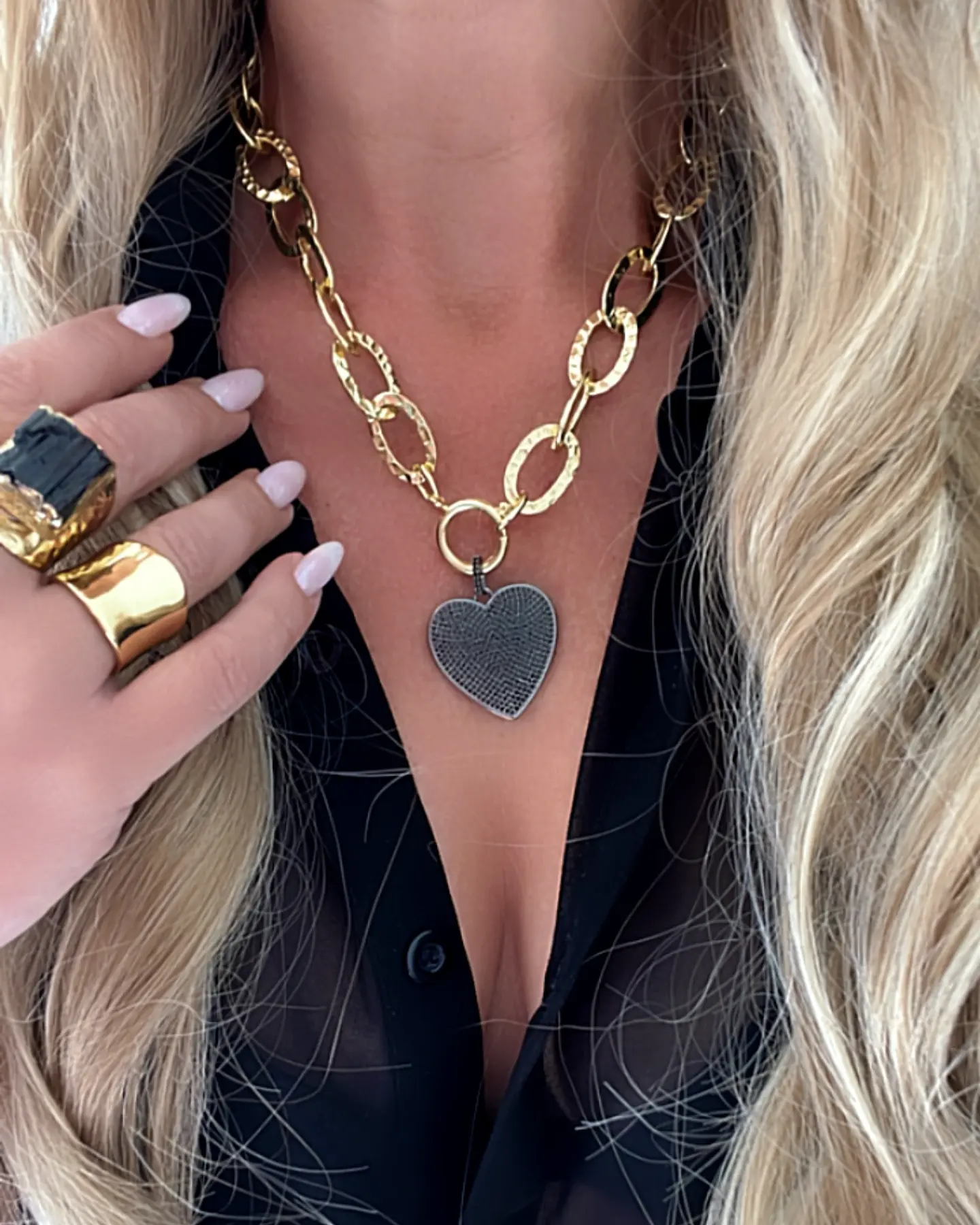 Collar Maxi eslabones Martillados Corazon Black circones 1