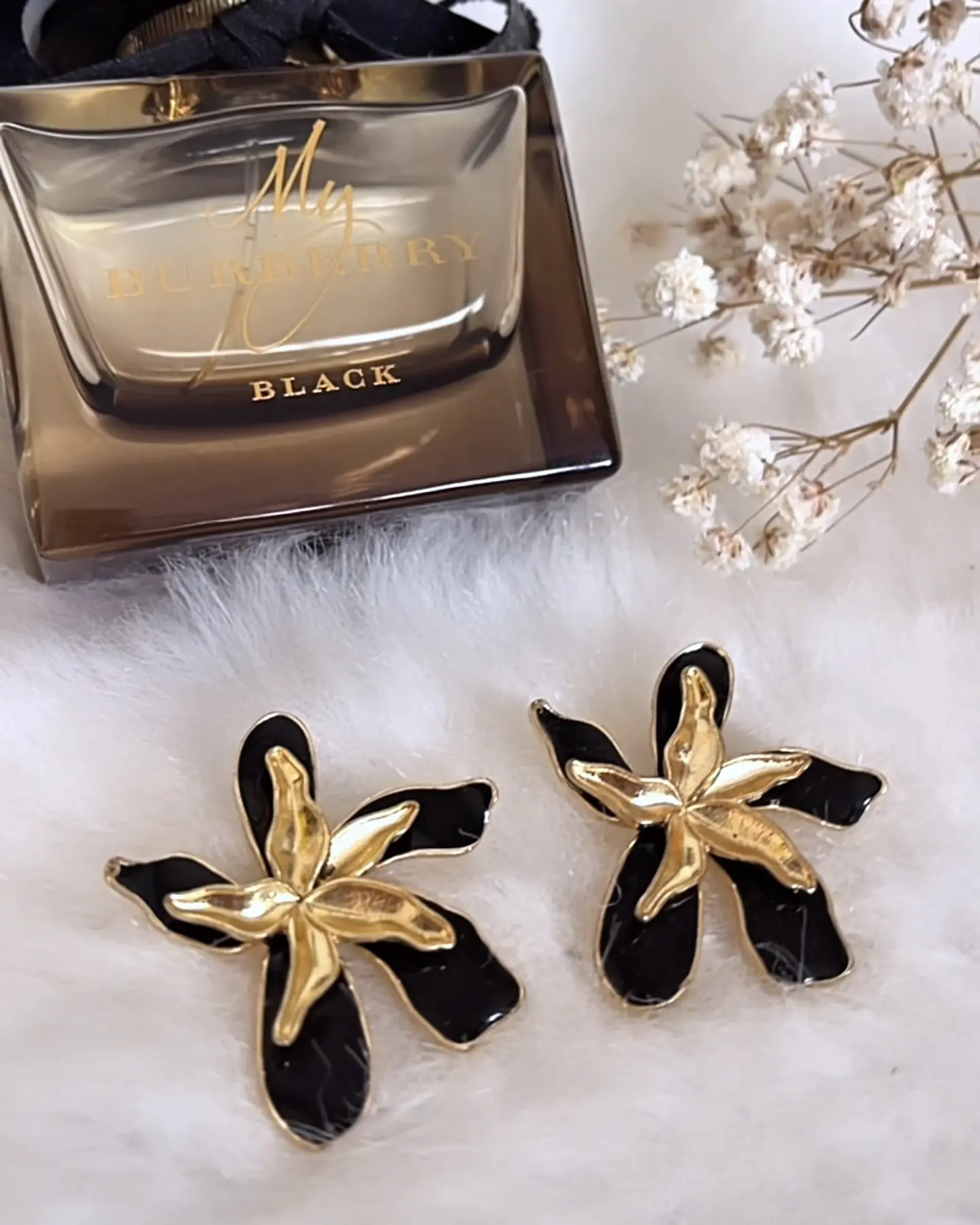 Aros Magnolia Black and Gold 1