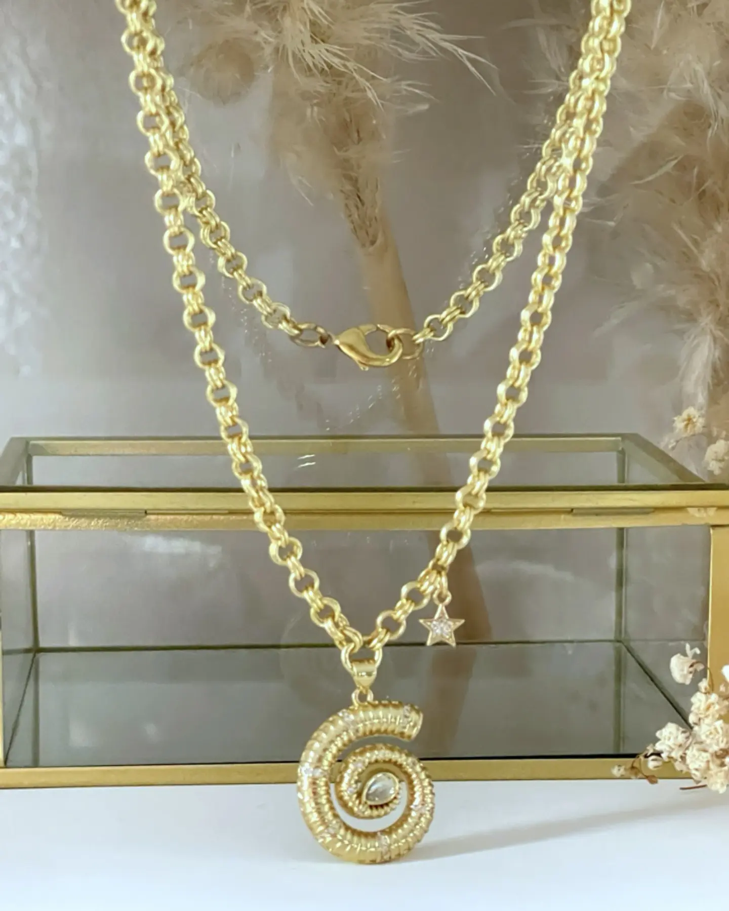 Collar Caracola punto de luz estrella gold 1