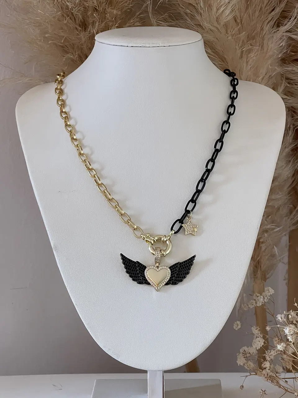 Collar Corazón Alado Black & Gold 5