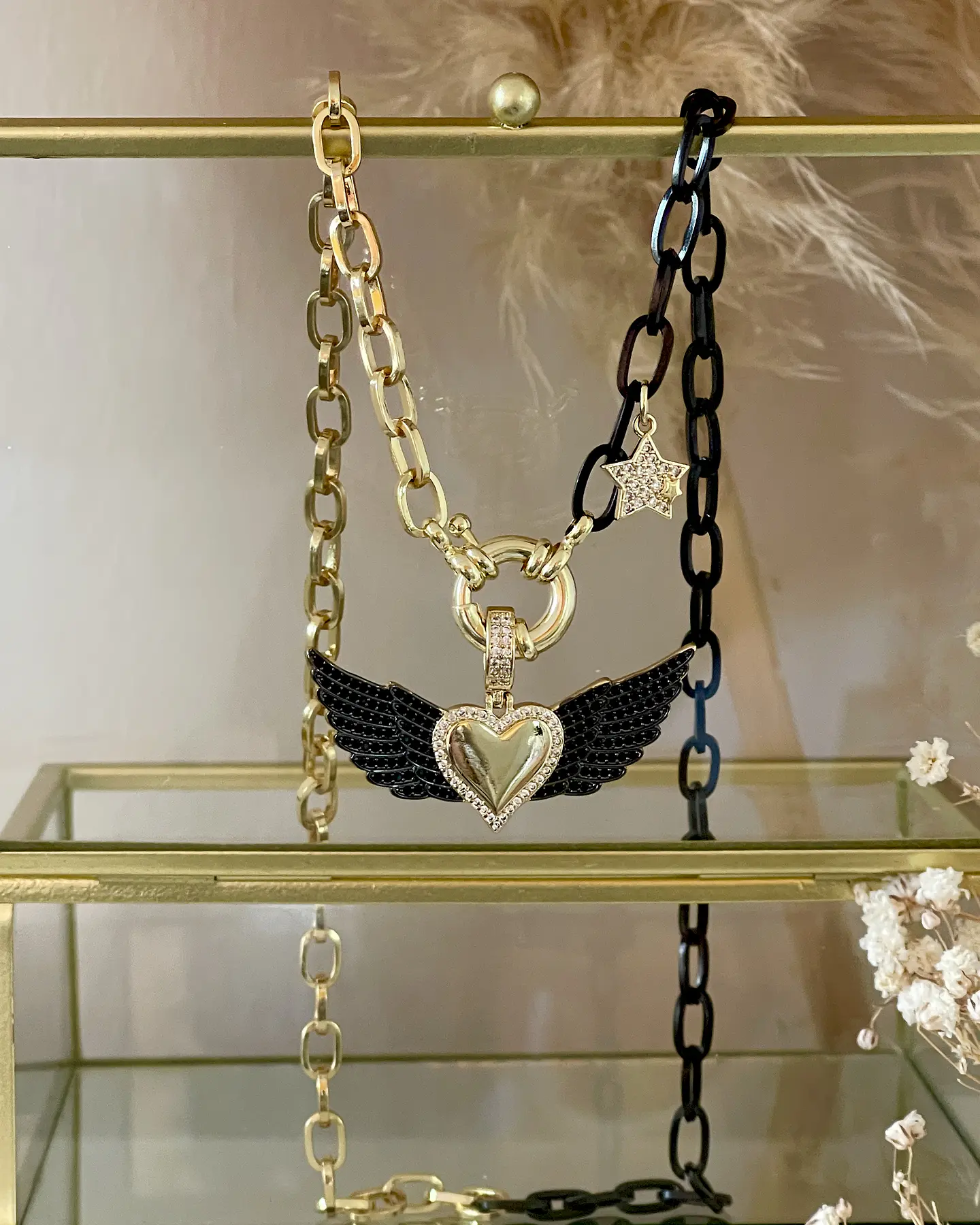 Collar Corazón Alado Black & Gold 4