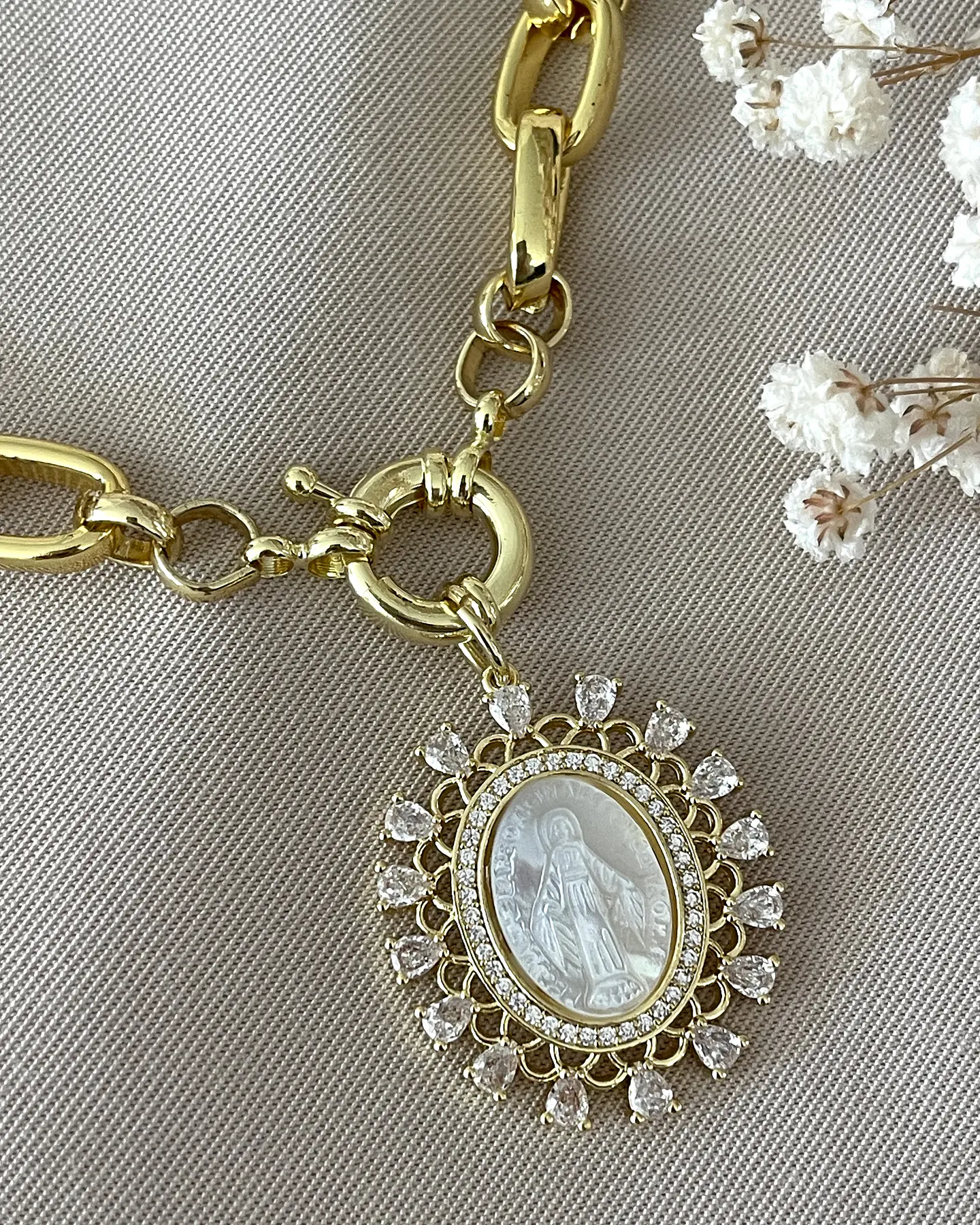 Collar Medalla Virgen de los Rayos Maxi eslabones Gold 3