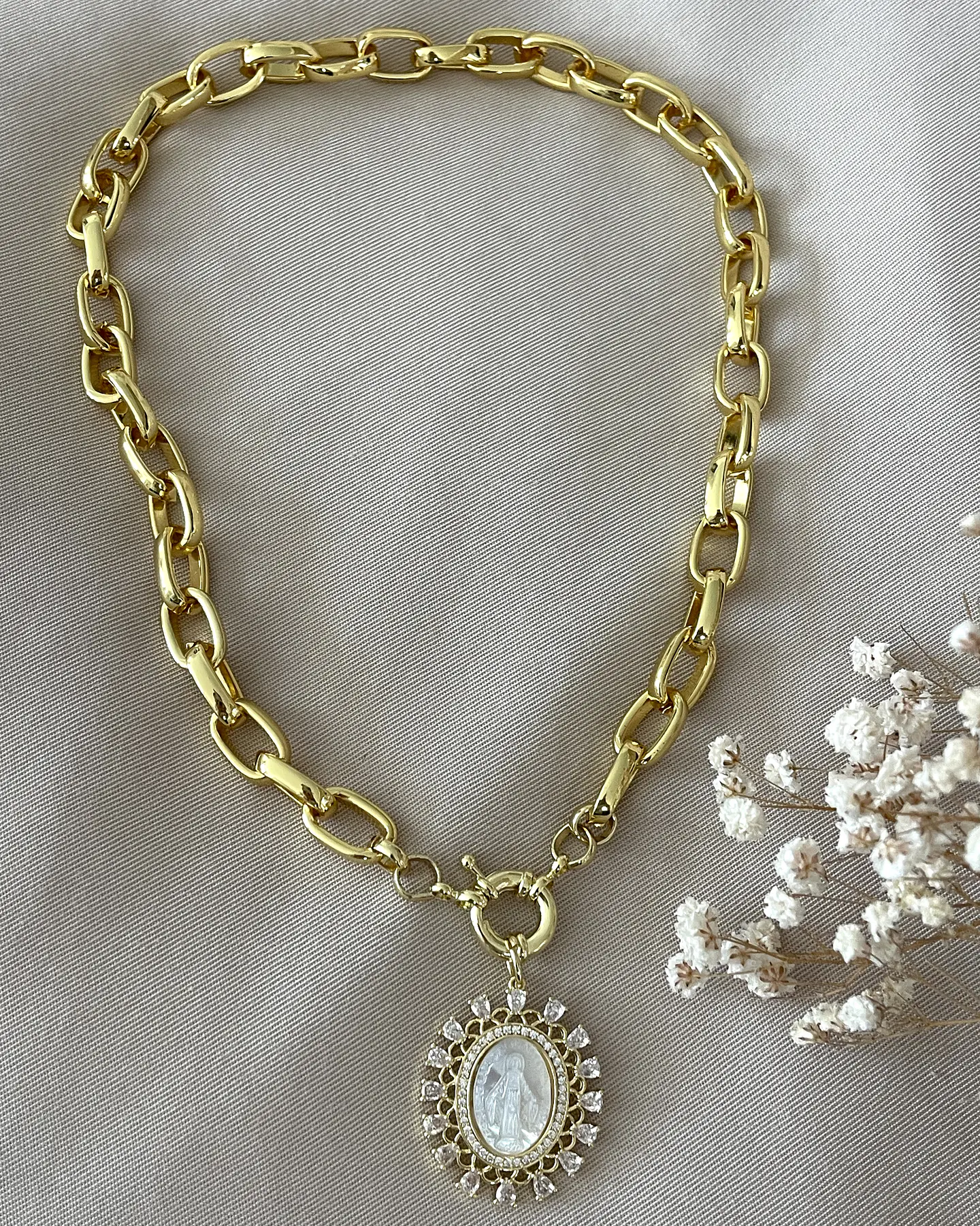 Collar Medalla Virgen de los Rayos Maxi eslabones Gold 6