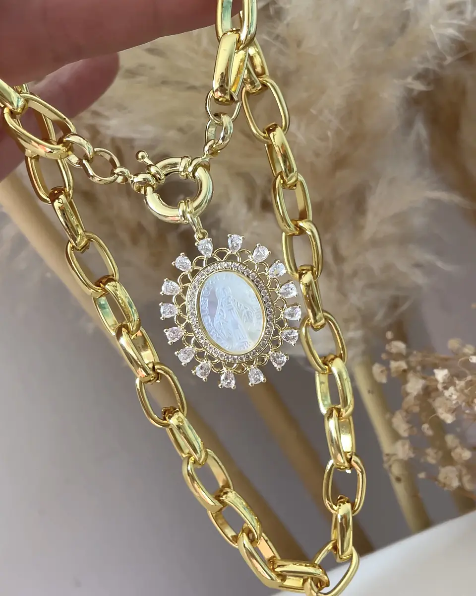 Collar Medalla Virgen de los Rayos Maxi eslabones Gold 1