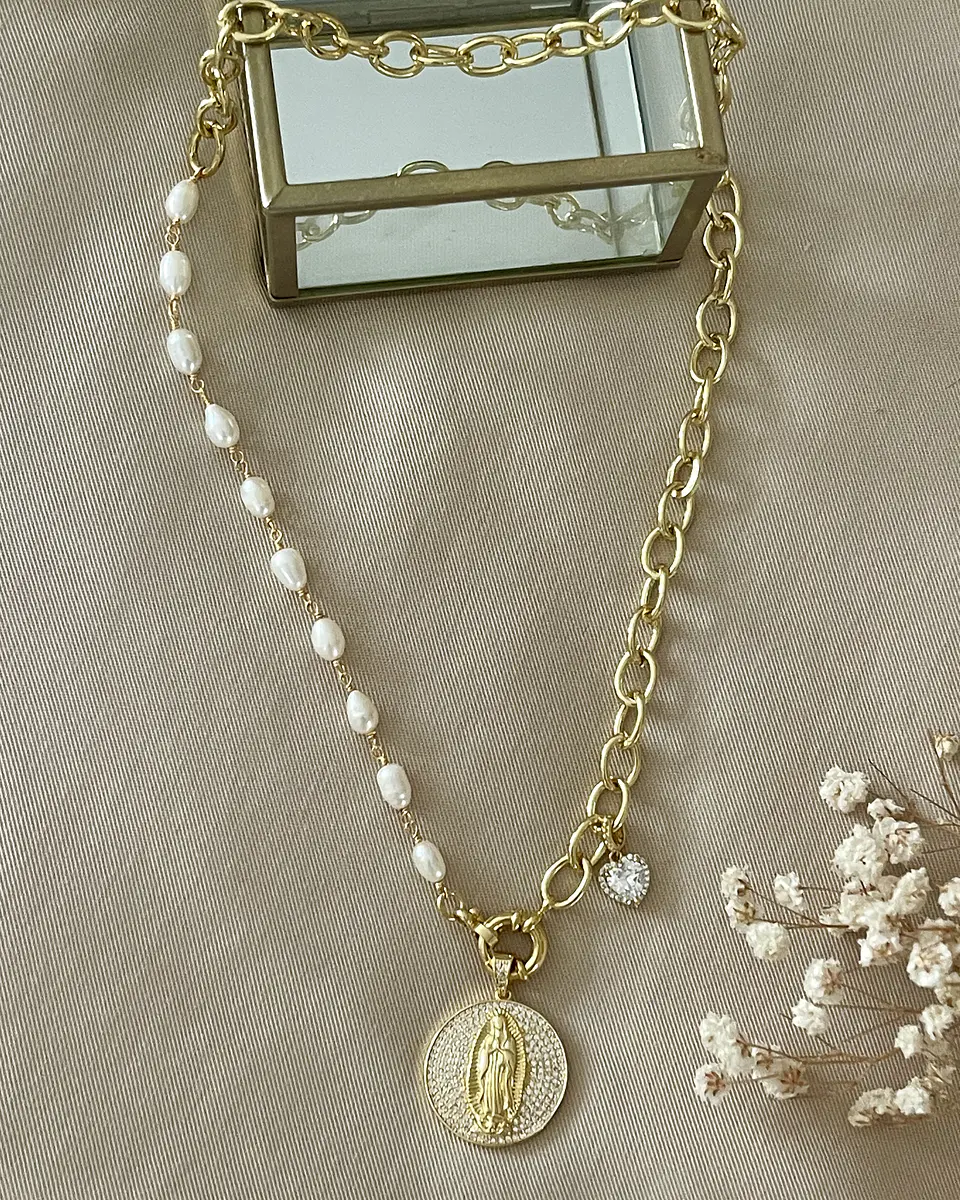 Collar Medalla Virgen Circones con perlas y eslabones gold 2
