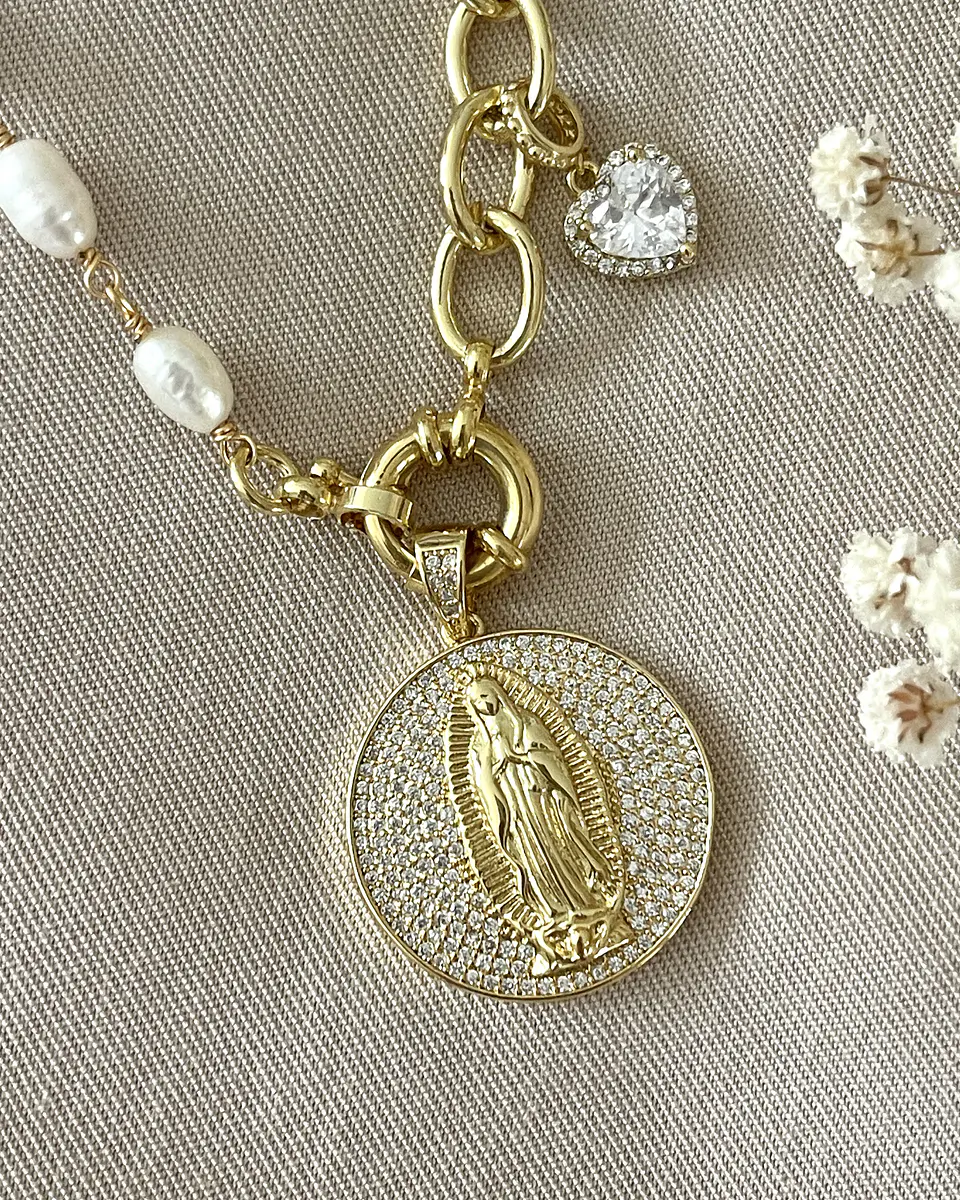 Collar Medalla Virgen Circones con perlas y eslabones gold 5