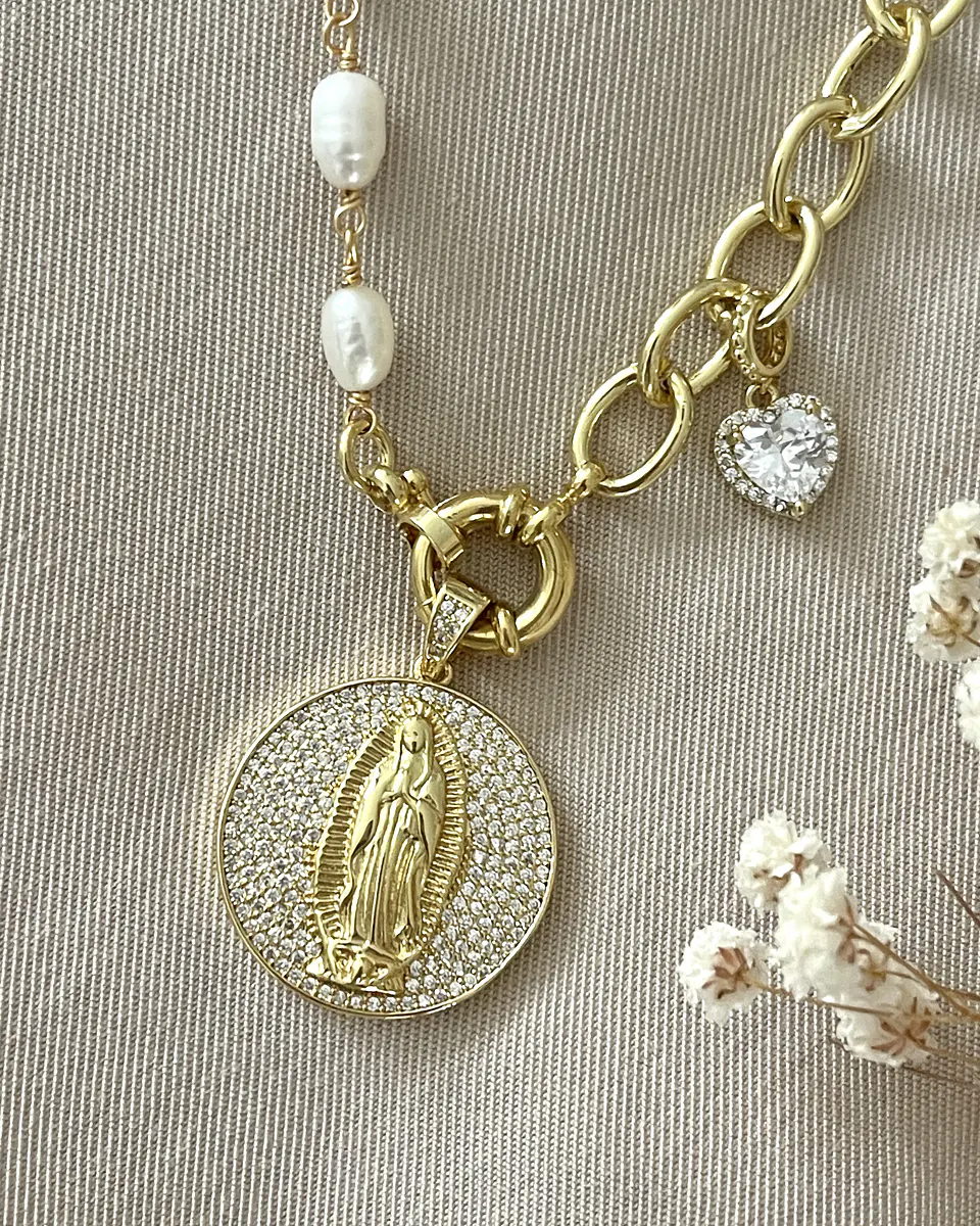 Collar Medalla Virgen Circones con perlas y eslabones gold 1