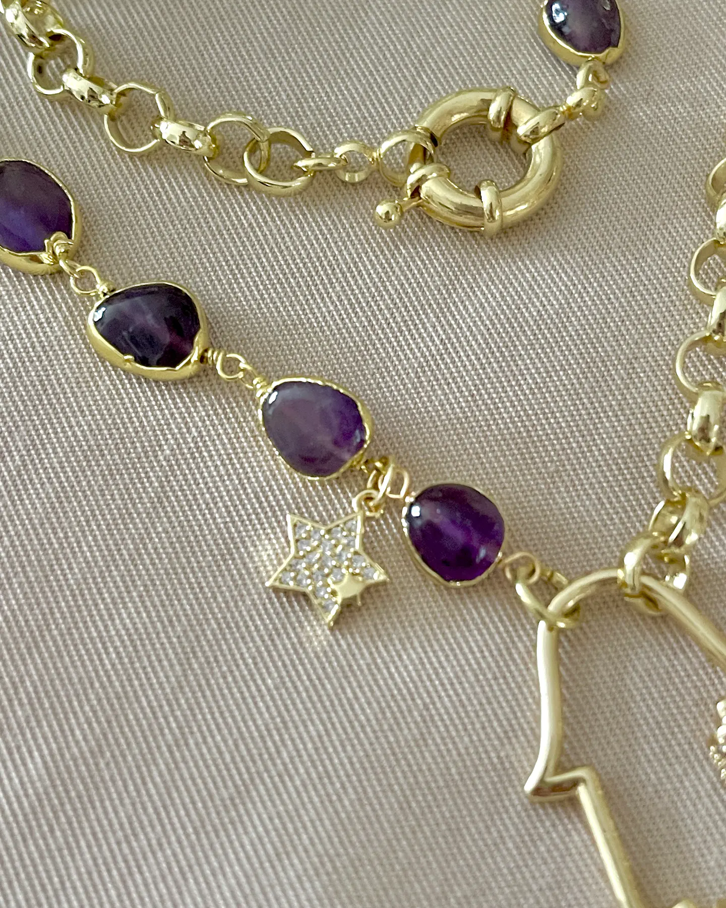 Collar XL Dúo de Mano Protectora de Fátima Amatistas y eslabones gold 4