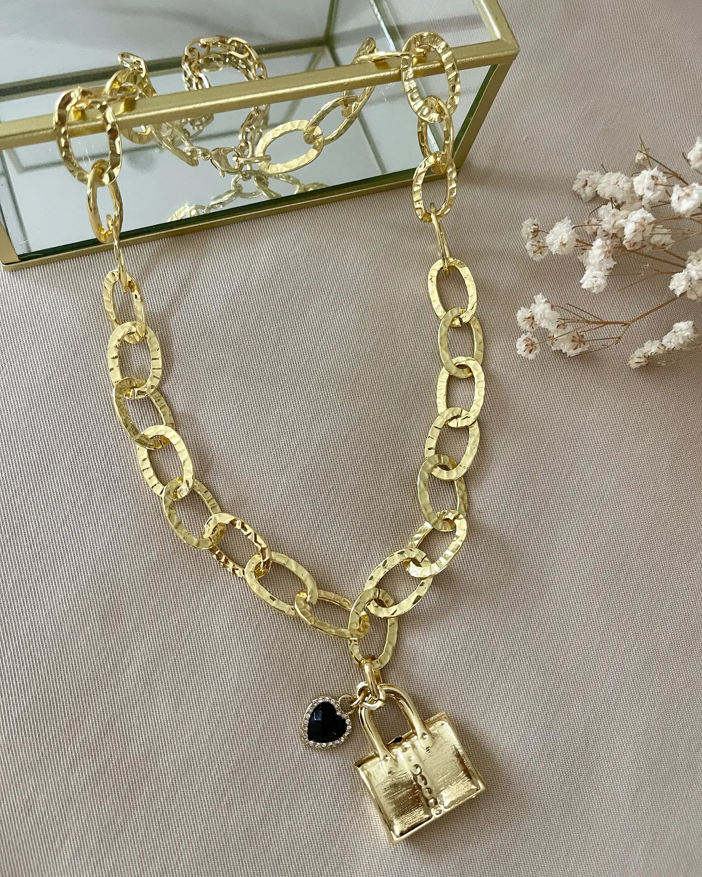 Collar Candado corazón Black maxi eslabones martillados gold  6