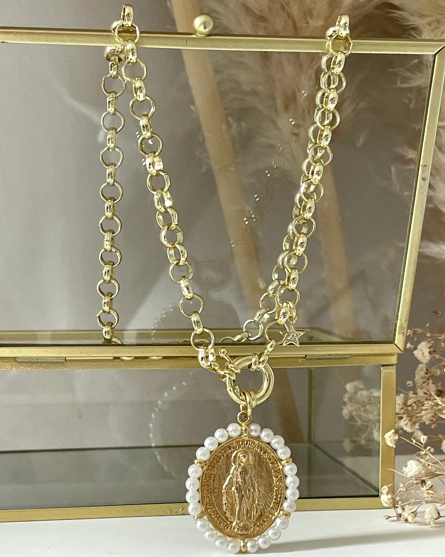 Collar Medallón Virgen Rayos Perlas punto luz Gold 6